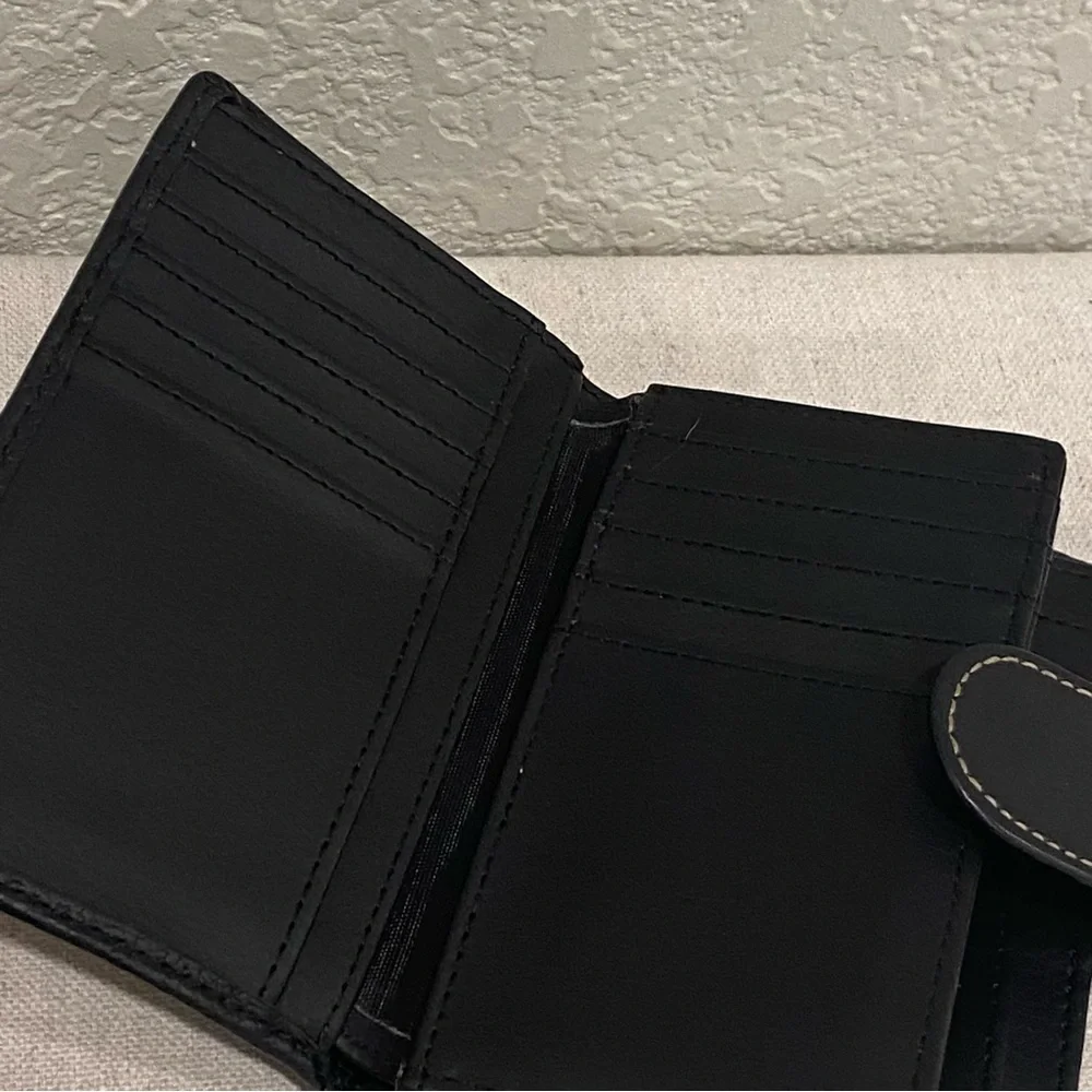 Black Genuine Pebbled Leather Kiss-lock Wallet - Like New
